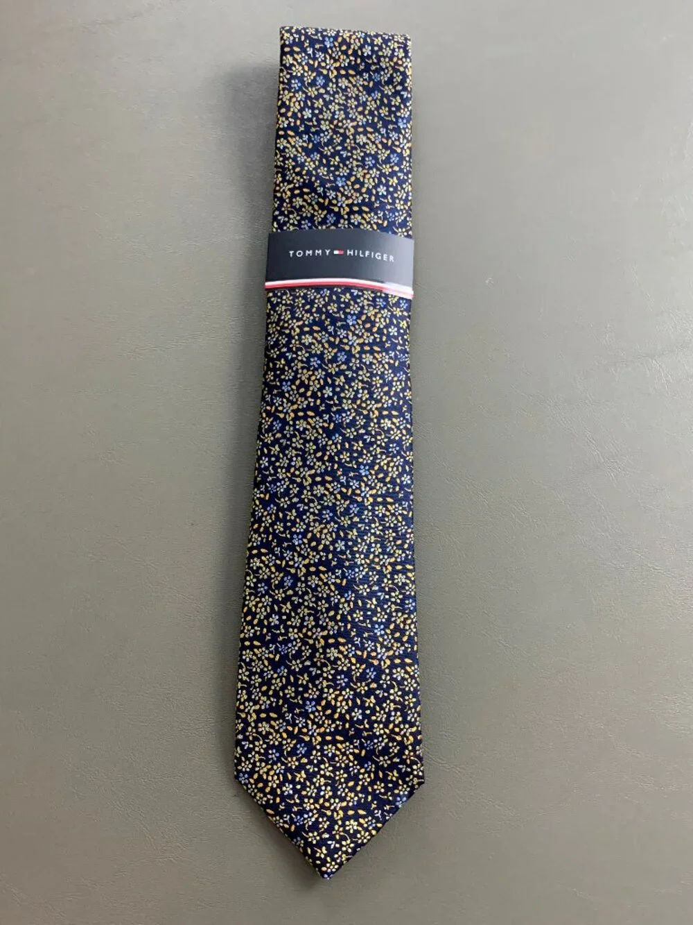 Tommy Hilfiger Men's 3'' Silk Blend Neck Tie, Blue Yellow Multi Botanical Floral